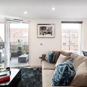 Premier 3 Bed Lux - Sleeps 8 London